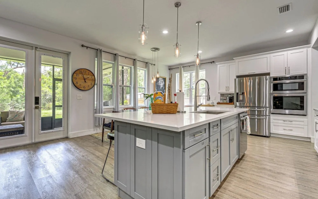 3 Mi to Usf: Dog-friendly Home w/ Large Yard