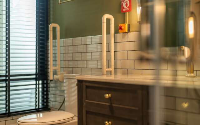 Shamrock Chiangmai Hotel - Adults Only