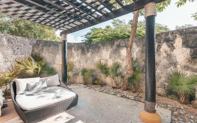 Tropical Villa With Pool at Green Village B843