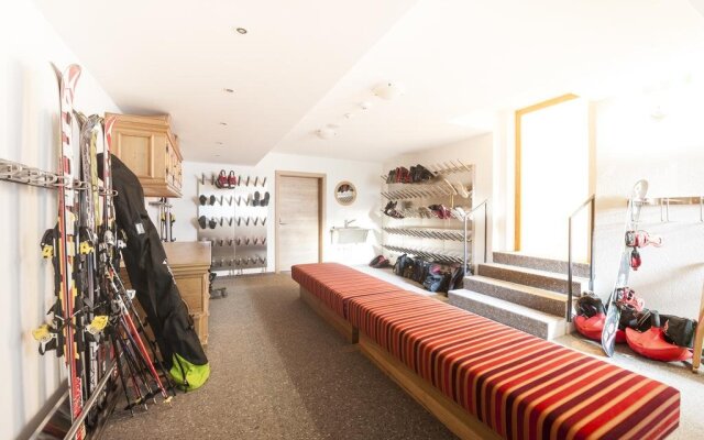 Hotel Schranz - Ski In & Ski Out