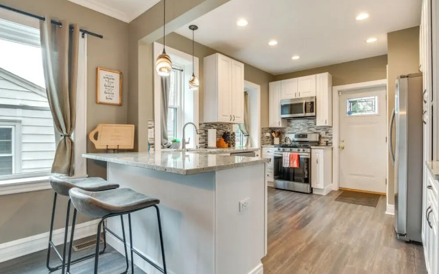 Pet-friendly Family Apartment - Near NU Campus!