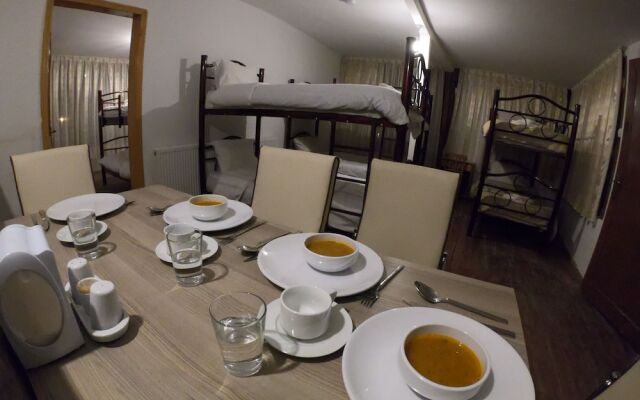 Cave seasons deluxe hotel
