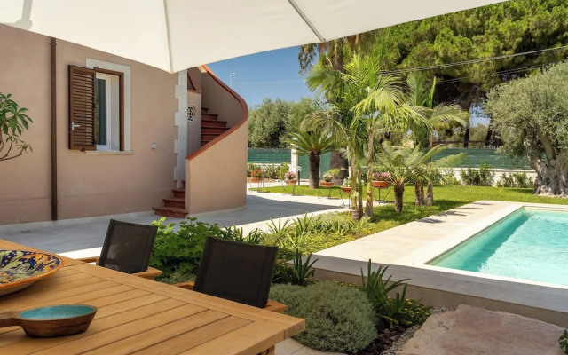 Villa Bali with Pool by Wonderful Italy