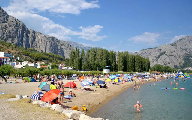 Apartments with a parking space Omis - 5988