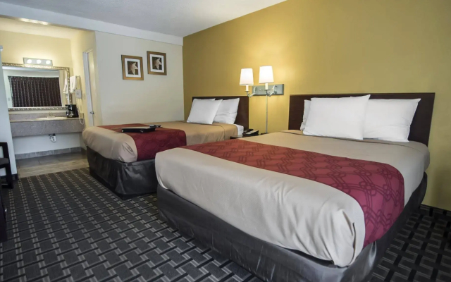 Super 8 by Wyndham Albuquerque Downtown