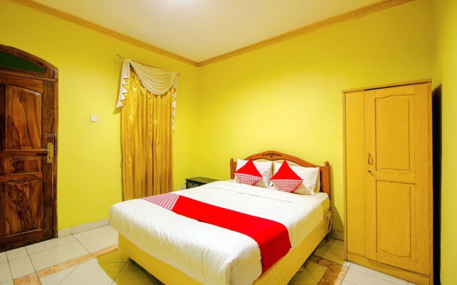 OYO 1770 Hotel Mawar Saron 2