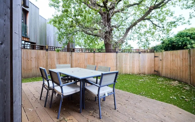 Mill Hill Mews Home with Garden