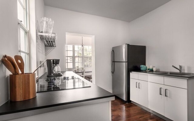 927 Jefferson Suites