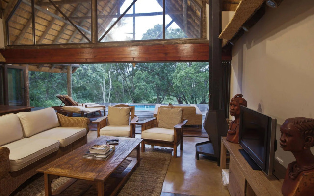 Rhino River Lodge