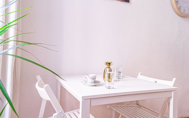 Chic Apartment Near Downtown