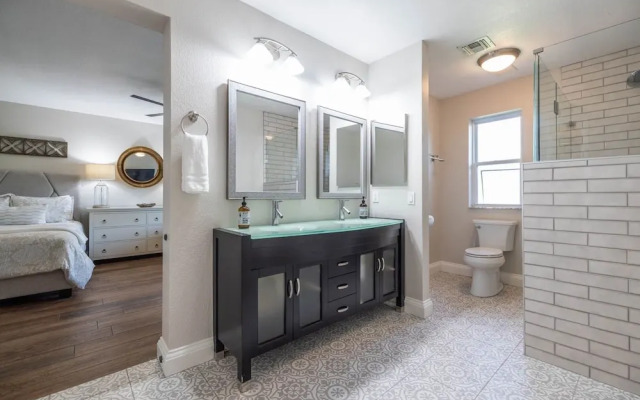 Scottsdale Waltann 3 Bedroom Home by RedAwning