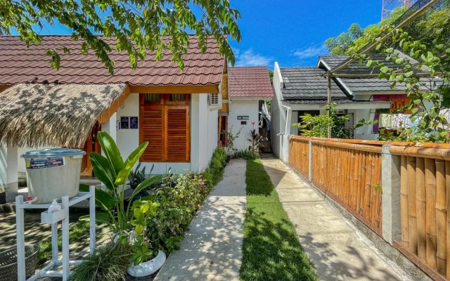 Aira Homestay Near Pantai Kuta Mandalika Mitra – Outside – Gerupuk