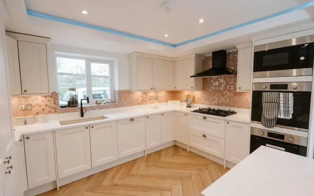 Luxury Langtoft Stud - Sleeps 10