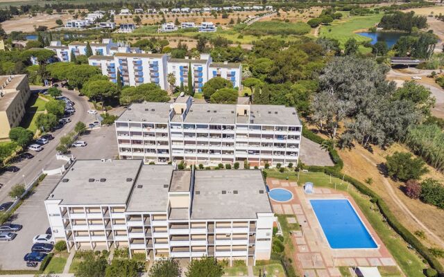 Pé do Lago 1 Bedroom Apartment with Pool