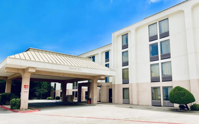 Motel 6 Lewisville, TX - Medical City