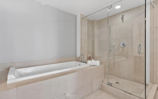 Icon Brickell Downtown W Miami Suites
