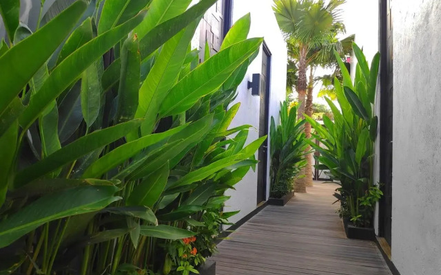 Oyo 2135 Escotel Jalak Guest House