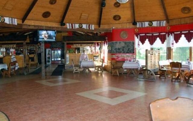 Pod Lipami Hotel