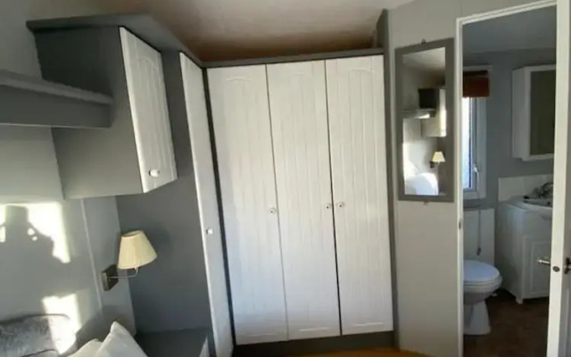 Immaculate 2-bed Static Caravan Near the Lake