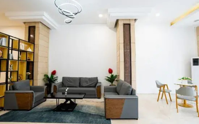 Shell Hotel (Yulin Yufu Road Commercial Market)