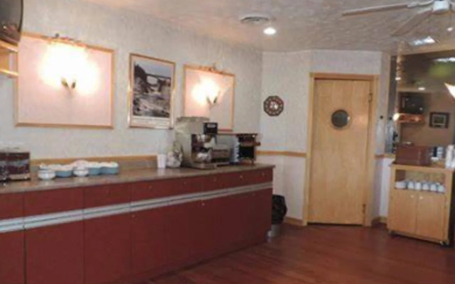 Travelodge by Wyndham Grand Falls