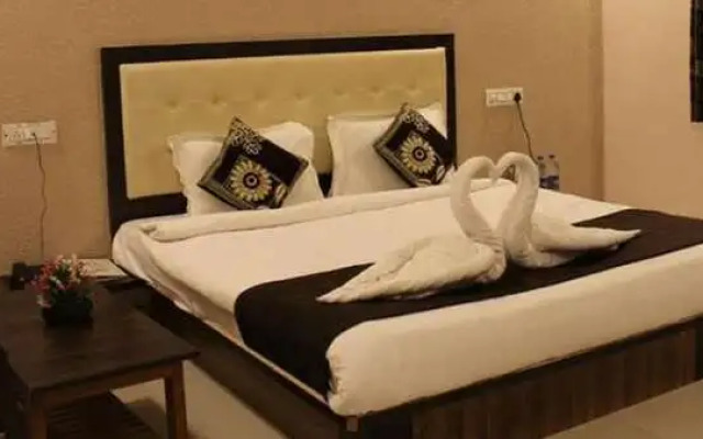 Fabhotel Prime The Kushal Bagh Palace