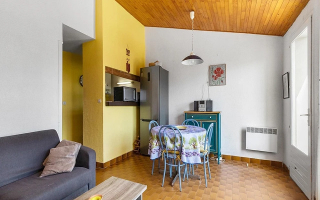 Seaside Family Apartment in Agde