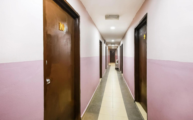 OYO 89585 Hotel Happy Inn