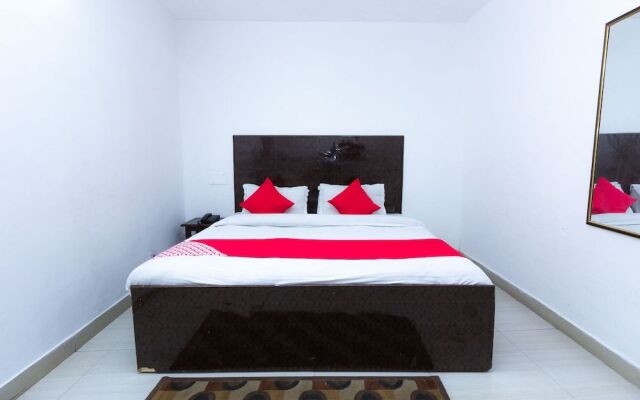 OYO 8951 Hotel Royal Regency