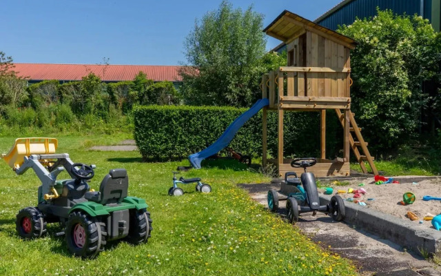 Peaceful Retreat Near Zeeland Beach