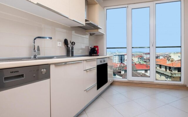 Superb Flat Close to SAW With Shared Pool in Tuzla