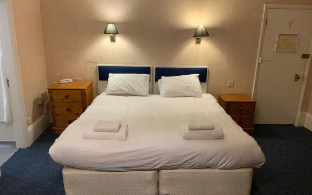 Yelf's Hotel