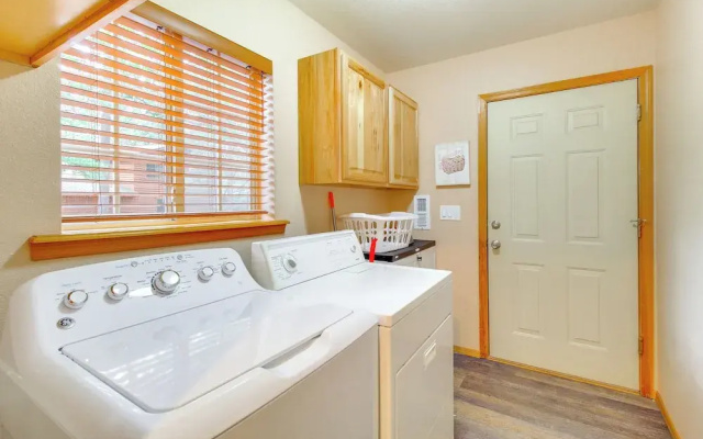 4 Mi to Lake: Pet-friendly Cabin in Pinetop
