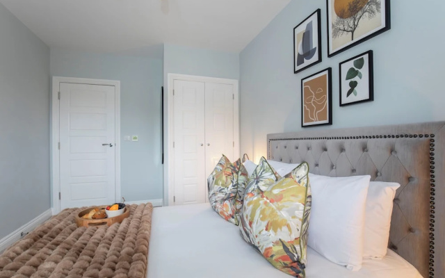 Elliot Oliver -Stylish 2 Bedroom Apartment With Parking In The Docks