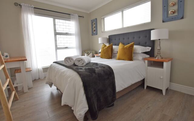 Dolphin House Apartments