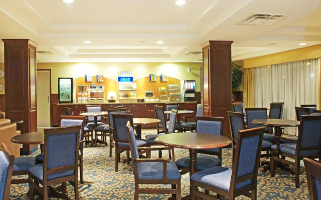 Holiday Inn Express Hotel & Suites Edson by IHG