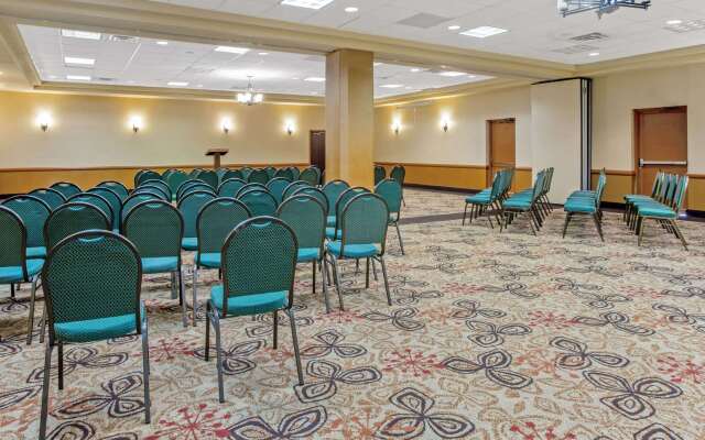 La Quinta Inn & Suites by Wyndham Salisbury