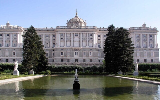 Downtown Apartment - Reina Sofia Museum