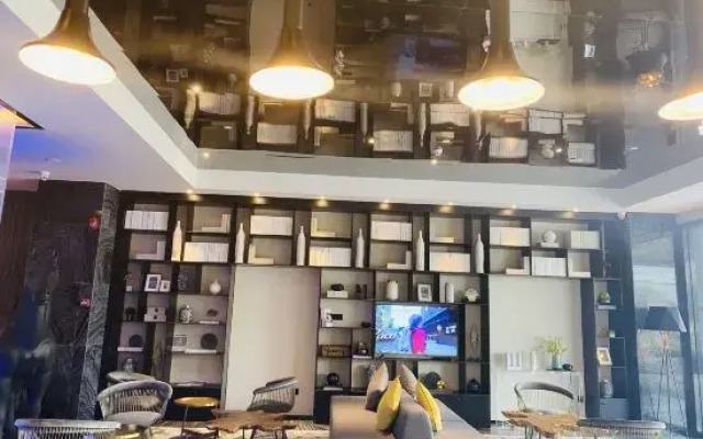 Paco Hotel (Huazhou Shifu Square)
