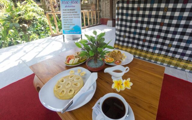 Loka Sari Guest House and Spa