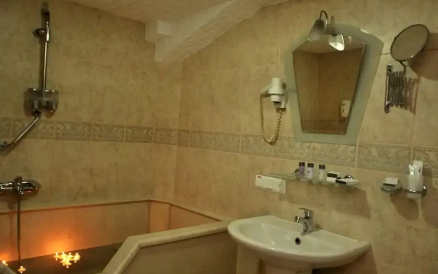 Adapalas Hotel