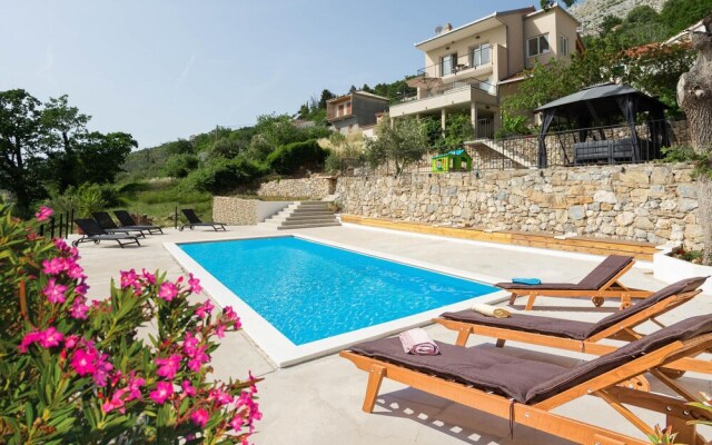 Stunning Home in Srinjine With 3 Bedrooms, Wifi and Outdoor Swimming Pool