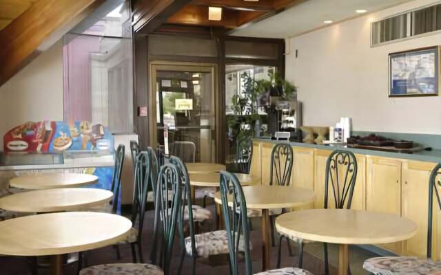 Rodeway Inn & Suites