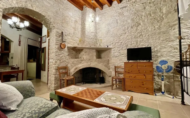 Juliet Suite Studio in Dhoros