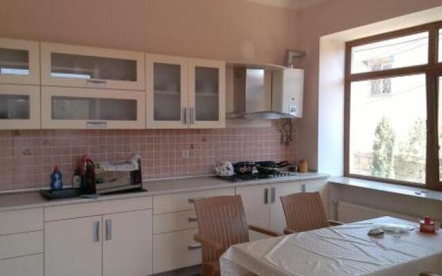 Shuvelan Cottage House