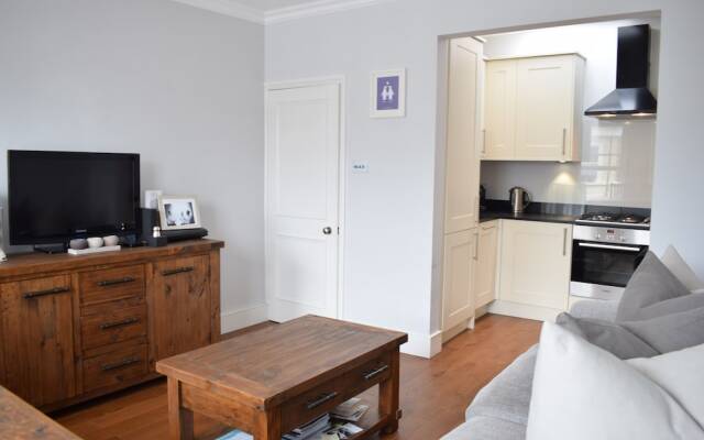 2 Bedroom Flat In Central London