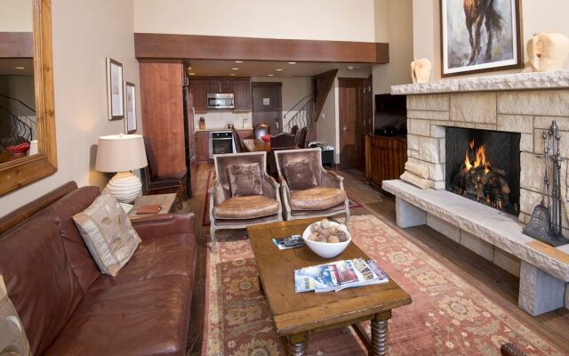 Book By 11/1-premier Mountainside 2br  At Lodge At Vail 2 Bedroom Condo by RedAwning