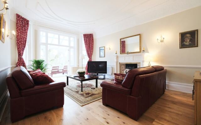 Amazing 3-bedroom Garden Flat for 6 in Ealing