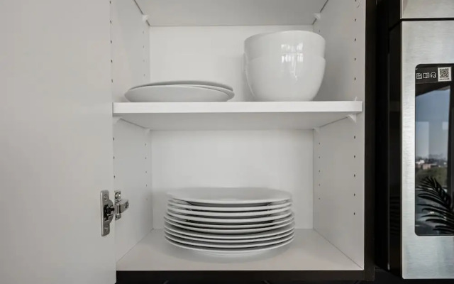 Luxury 2BR Hollywood Pool View by Oneluxstay