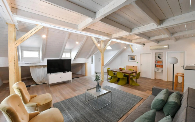 18Th Century Loft At Charles Bridge